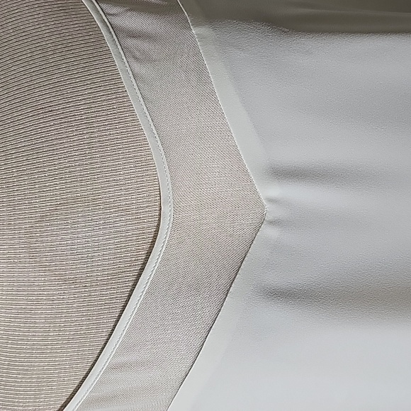 TAHARI, Womens top. Tank style.  White with overlay. Size medium. Adjustable - Picture 2 of 10